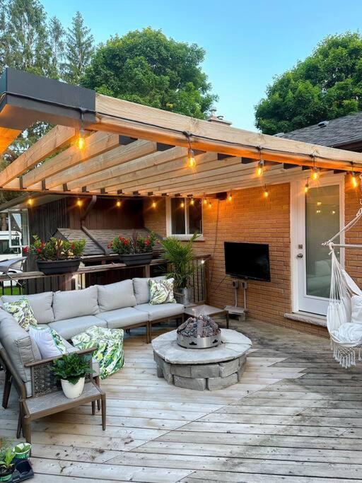 The Victoria Suite In Elora- King Bed Exterior foto